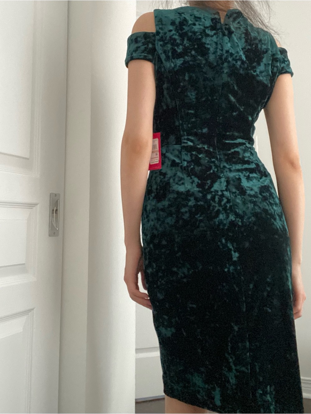 Vince Camuto Emerald Green Cold Shoulder Crushed Velvet Sheath Dress - Picture 5 of 10